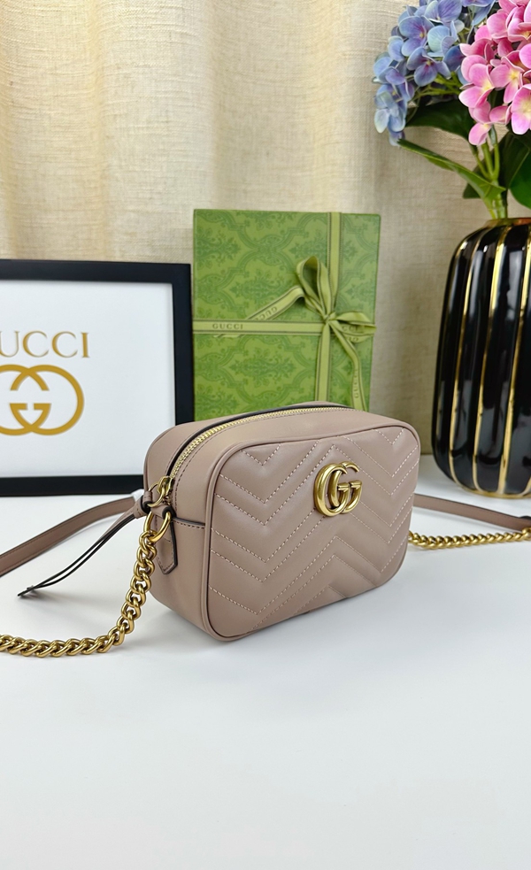 激安グッチバッグコピー背面デザイン